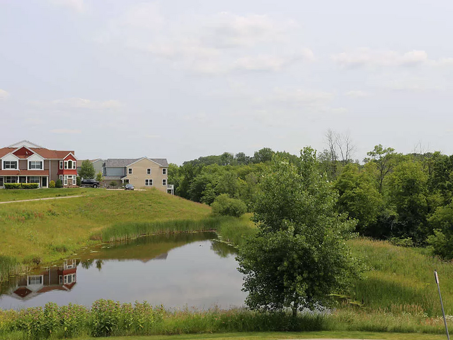 9640 Independence Cir, Unit 5 in Chanhassen, MN - Building Photo - Building Photo
