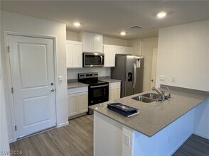 5012 Apple Mesa Ave in Las Vegas, NV - Building Photo - Building Photo