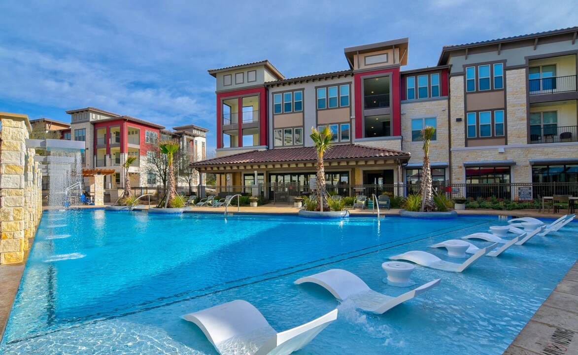 Park at Rialto Apartments in San Antonio, TX - Foto de edificio