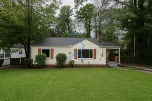 1123 Graymont Dr SW in Atlanta, GA - Building Photo