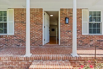 5127 Lourcey Rd in Jacksonville, FL - Foto de edificio - Building Photo