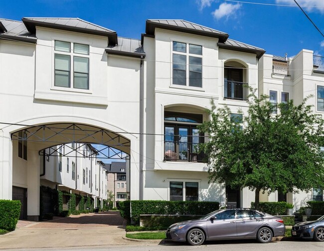 property at 619 Live Oak St
