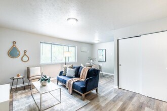 2486 White St in Cincinnati, OH - Building Photo - Building Photo