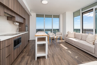 8 Eglinton Ave E in Toronto, ON - Building Photo - Building Photo