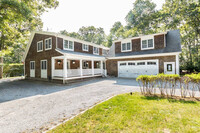 413 Hands Creek Rd in East Hampton, NY - Building Photo - Building Photo