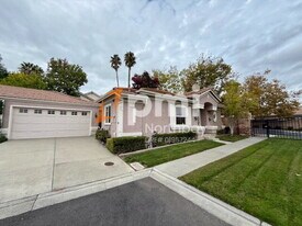 424 Endberg Dr in Vacaville, CA - Building Photo