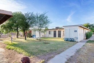 1321 W 5th St in Tempe, AZ - Foto de edificio - Building Photo