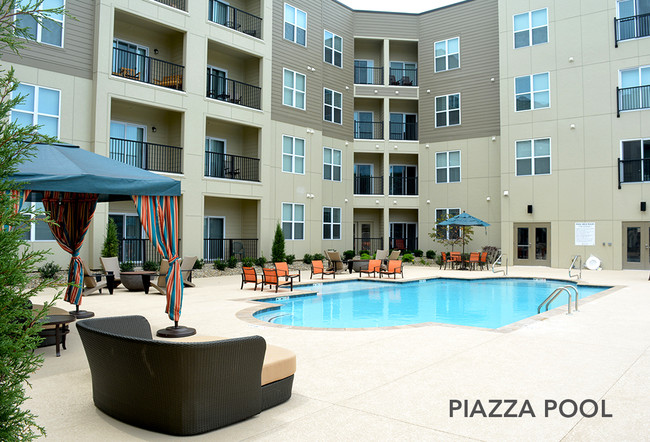 Piazza on West Pine