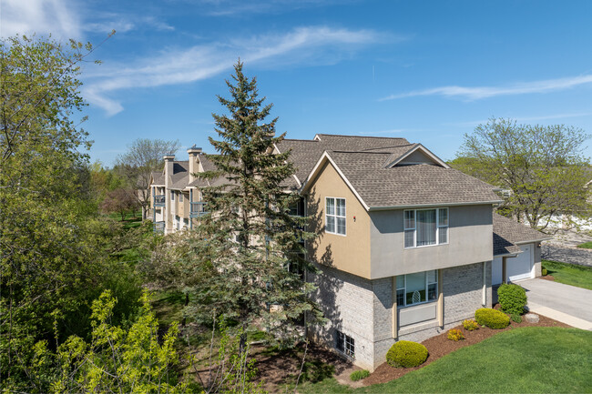 Kaitlin Woods in Franklin, WI - Foto de edificio - Building Photo