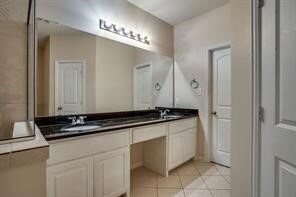 2500 Rockbrook Dr, Unit 41 in Lewisville, TX - Building Photo - Building Photo
