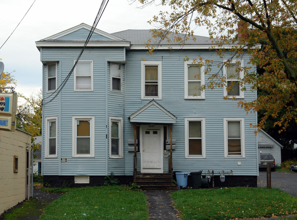 1225 Butternut St in Syracuse, NY - Building Photo