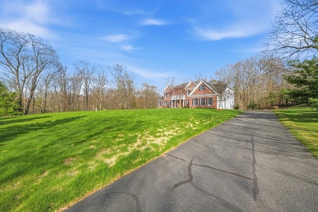 9 Overlook Rd in Hopkinton, MA - Building Photo - Building Photo