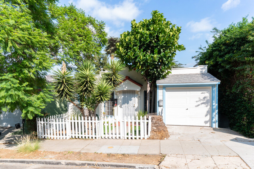 1432 Westerly Ter in Los Angeles, CA - Building Photo