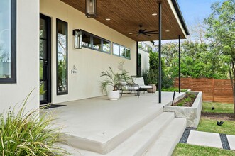 2116 Kenwood Ave in Austin, TX - Building Photo - Building Photo
