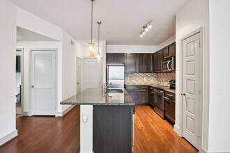 Flats on Tanglewilde in Houston, TX - Foto de edificio - Building Photo