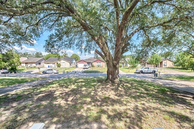 1805 Oriole Dr in League City, TX - Building Photo - Building Photo