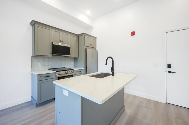 126 Adelaide Ave in Providence, RI - Foto de edificio - Building Photo