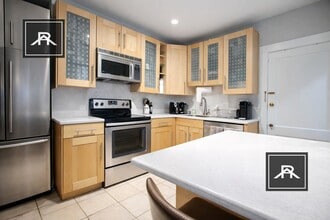 1468 Commonwealth Ave, Unit 1 in Boston, MA - Foto de edificio - Building Photo