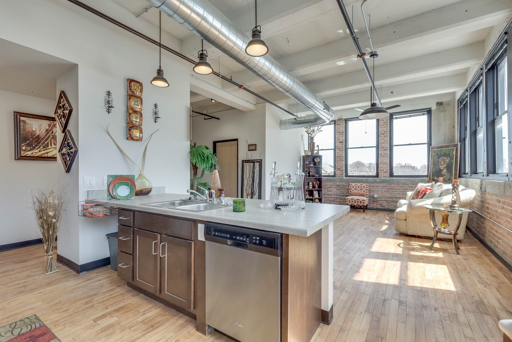 Welford Sanders Historic Lofts Apartments | Milwaukee, WI Apartments ...