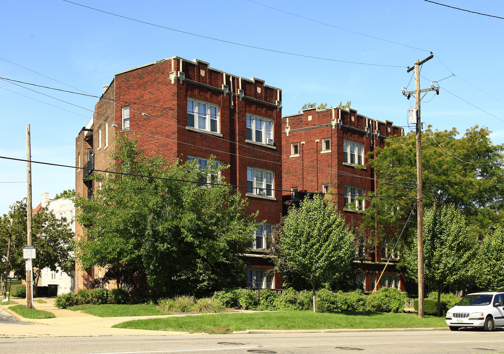 Ridgefield Manor Apartments in Cleveland Heights, OH - Building Photo