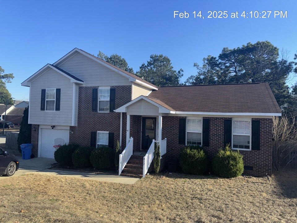 812 Alexwood Dr in Hope Mills, NC - Building Photo