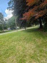 557 Murray Hill Dr in Youngstown, OH - Building Photo - Building Photo