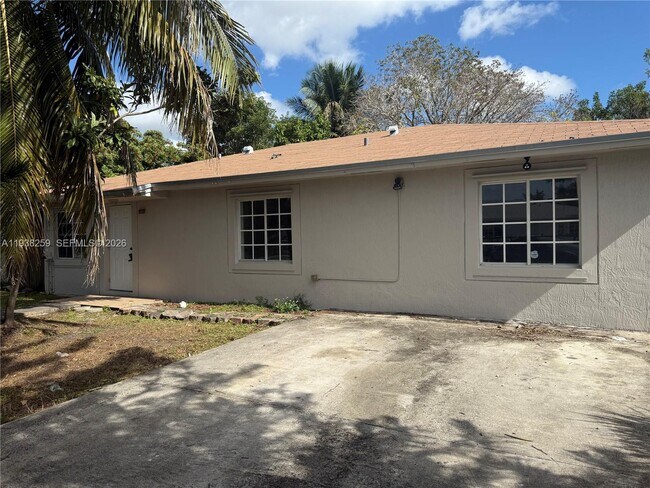 1330 NW 7th Ct in Florida City, FL - Building Photo - Building Photo