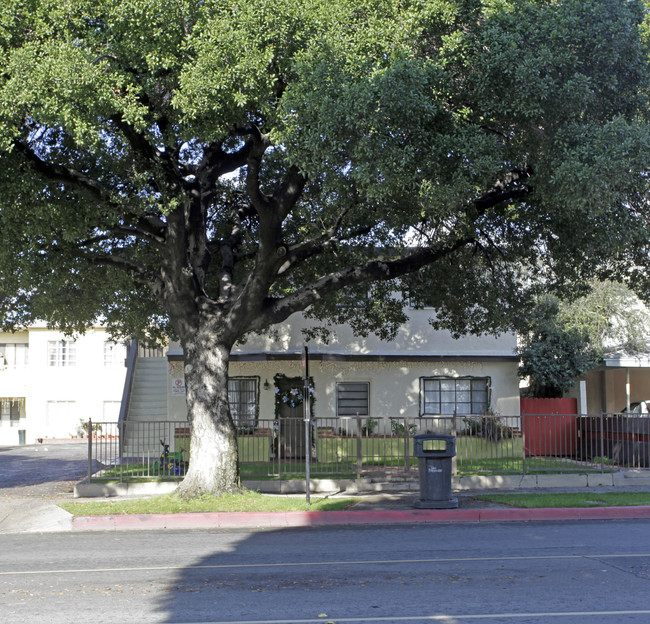 319 N Brand Blvd in San Fernando, CA - Building Photo - Building Photo