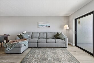 8350 Estero Blvd in Fort Myers Beach, FL - Foto de edificio - Building Photo