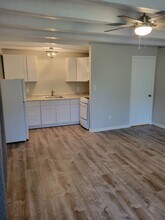 5916 Lago Vista Way, Unit B in Lago Vista, TX - Foto de edificio - Building Photo