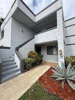 155 Lakeview Dr, Unit 101 in Weston, FL - Building Photo