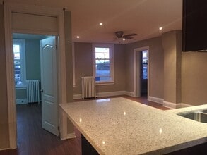 434 College St in Toronto, ON - Building Photo - Building Photo