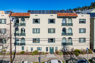 Garden Court in Berkeley, CA - Building Photo - Building Photo