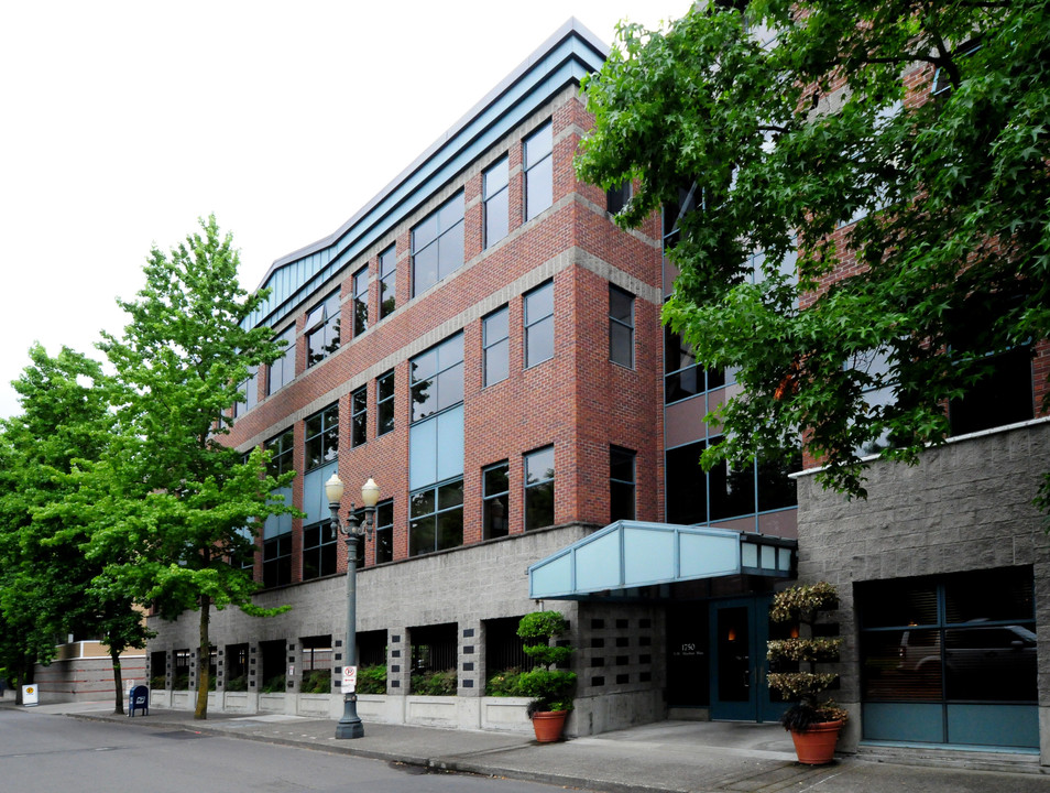 RiverPlace Condominiums in Portland, OR - Foto de edificio