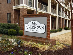 Rivertown on the Island in Memphis, TN - Foto de edificio - Building Photo