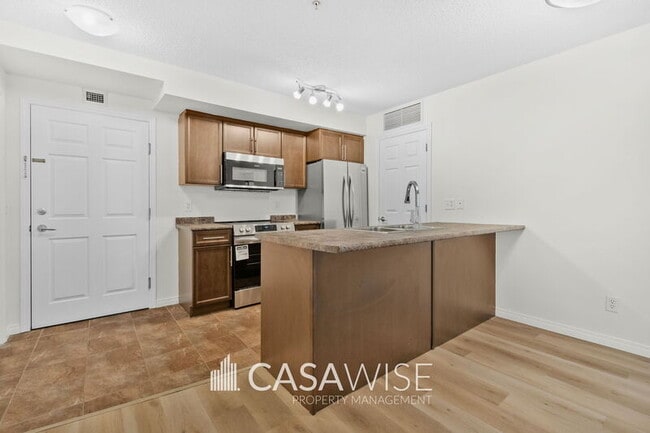 property at 6925-199 199 St NW