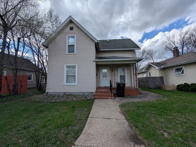 property at 931 S 34th St