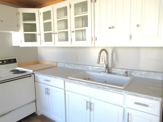 124 Katahdin Ave, Unit 124 in Millinocket, ME - Building Photo - Building Photo