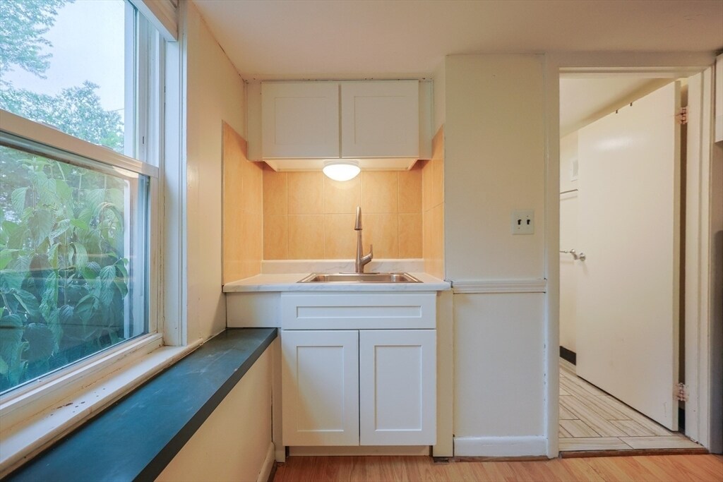 16 Beacon Pl in Melrose, MA - Building Photo