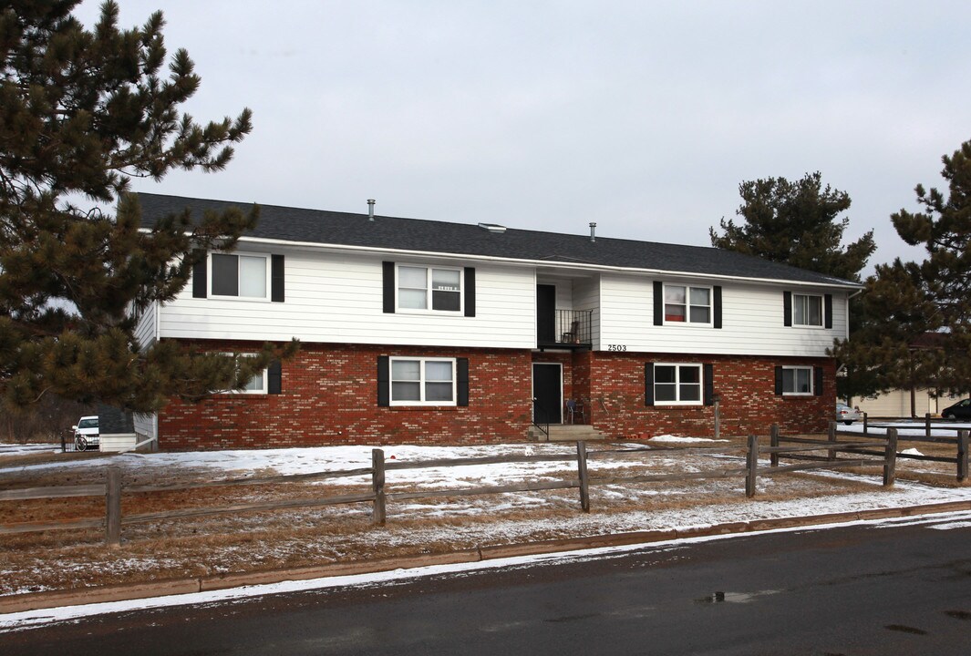 2503 Fryklund Dr in Menomonie, WI - Foto de edificio