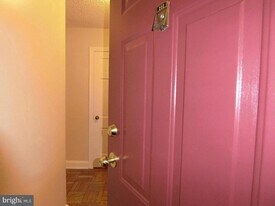 1734 W Abingdon Dr in Alexandria, VA - Building Photo