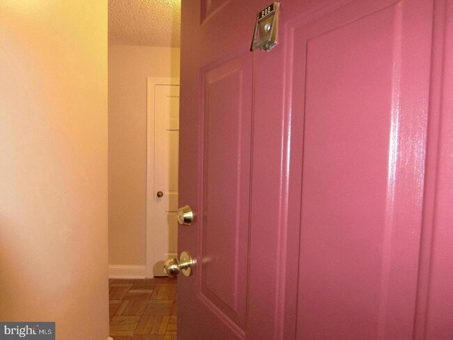 property at 1734 W Abingdon Dr