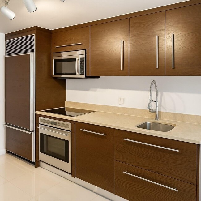 475 Brickell Ave, Unit 408 in Miami, FL - Building Photo - Building Photo