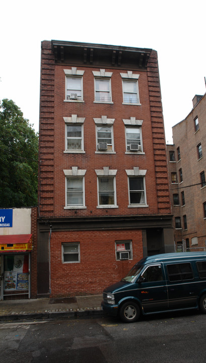 22 Lawrence Pl in Yonkers, NY - Foto de edificio