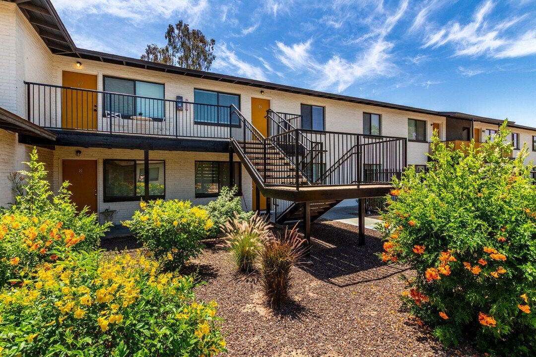 1231 E Thomas Rd in Phoenix, AZ - Building Photo
