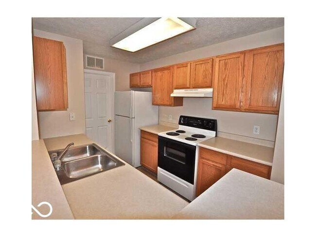 12584 Tennyson Ln in Carmel, IN - Building Photo - Building Photo