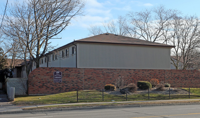 Simcoe Lane in Oshawa, ON - Building Photo - Building Photo