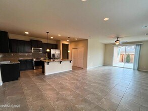 7075 Diversey Dr in Sparks, NV - Foto de edificio - Building Photo