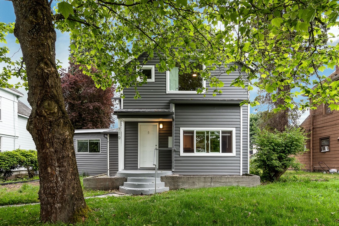 710 S L St-Unit -2 in Tacoma, WA - Building Photo