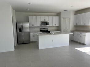 19550 Fairhill Ct in Lehigh Acres, FL - Building Photo - Building Photo